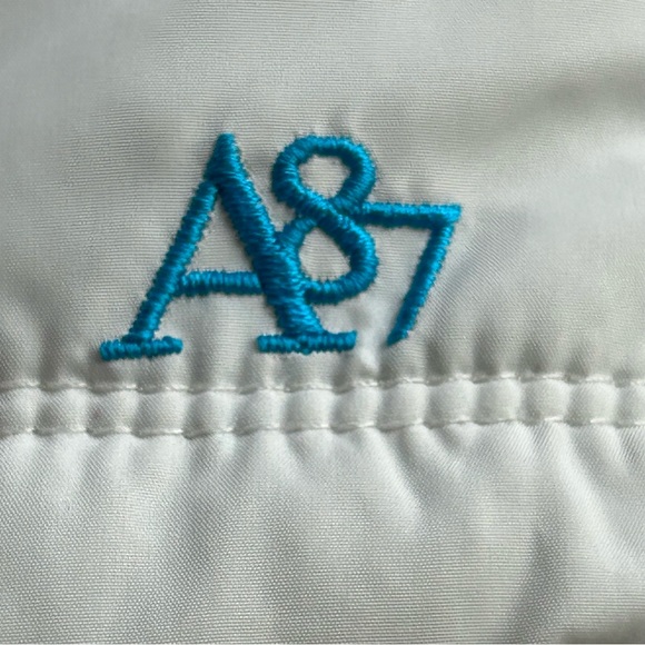 White Quilted Puffer Vest Size XL 📏 P2P 20” - Picture 5 of 12